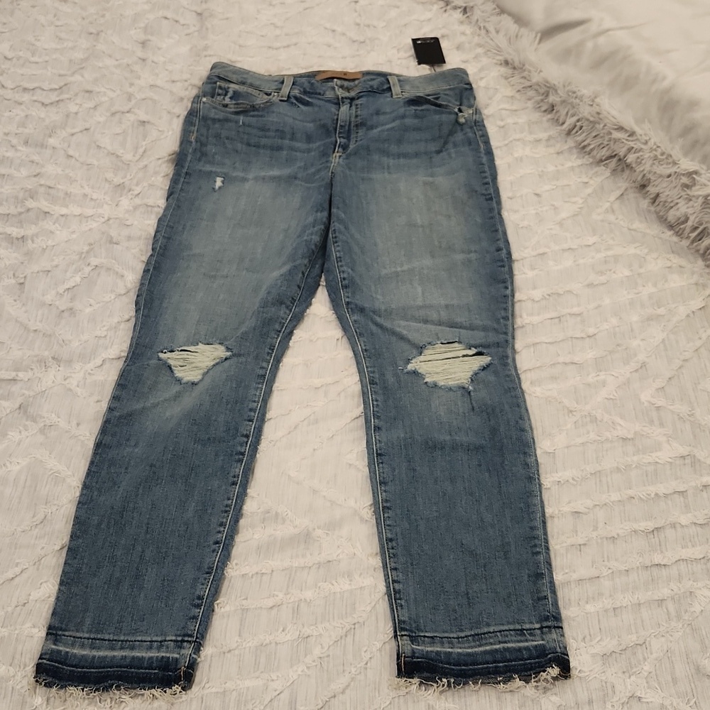 Medium wash, high waist Joes skinny jeans size 32, new with tags!